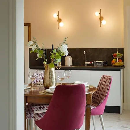Leopoldo Apartment